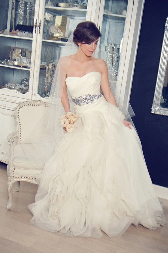 Global Sensation! Vera Wang's Wedding Dresses are Dreamily Romantic ♡にて紹介している画像