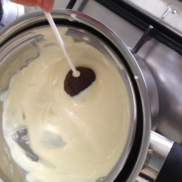 Just Like Lollipop Candy ♩ What Are Those Adorably Cute 'Cake Pops'?? ♡にて紹介している画像