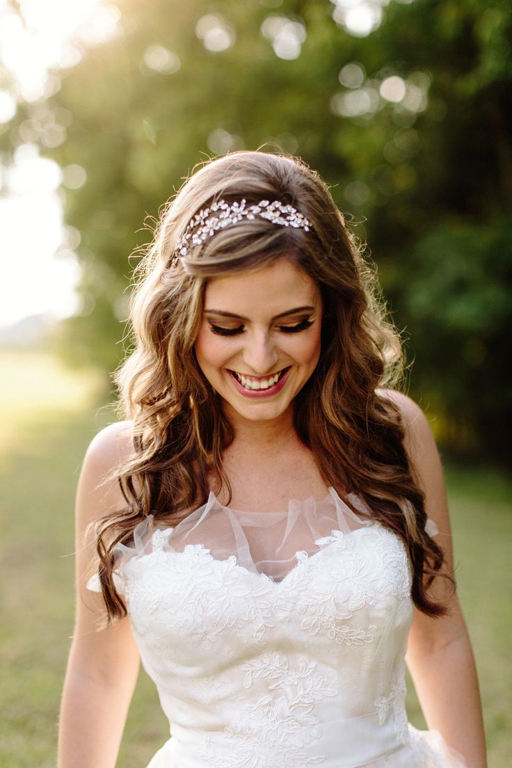 Magical Hair and Makeup: A Collection of Perfect Headband Designs for Brides♡にて紹介している画像
