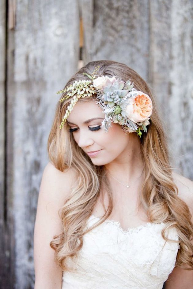 Magical Hair and Makeup: A Collection of Perfect Headband Designs for Brides♡にて紹介している画像