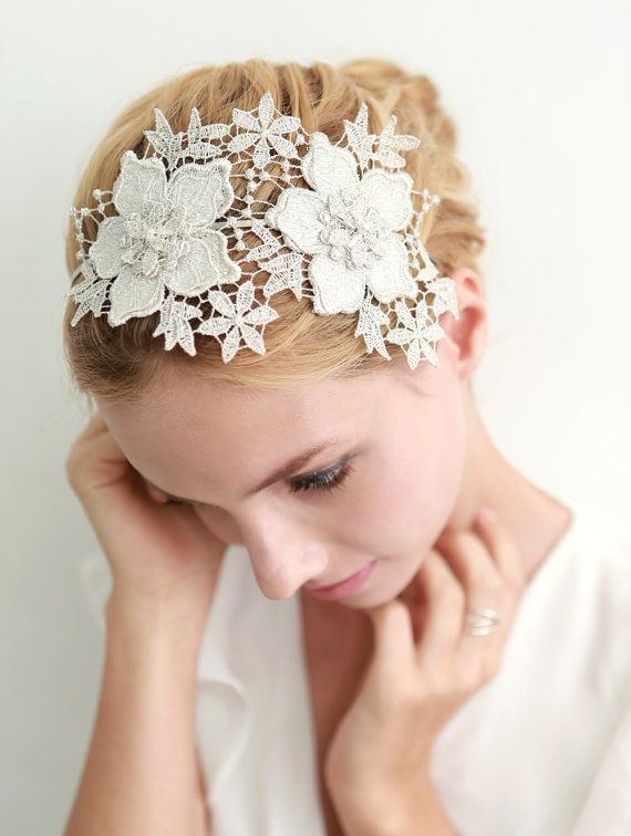 Magical Hair and Makeup: A Collection of Perfect Headband Designs for Brides♡にて紹介している画像