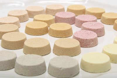 Perfect Japanese Sweets for Small Gifts: The Adorably Charming "UCHU wagashi" - A Kyoto Senbei Specialty Shop!にて紹介している画像