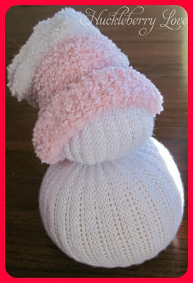 "Did You Know About the Popular 'Sock Snowman'? A Fun Snowman Made from Socks!"にて紹介している画像