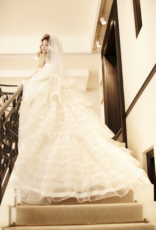 "Must-Try on! 5 Popular Wedding Dress Brands for Your Special Request ♡"にて紹介している画像