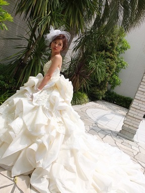 "Must-Try on! 5 Popular Wedding Dress Brands for Your Special Request ♡"にて紹介している画像