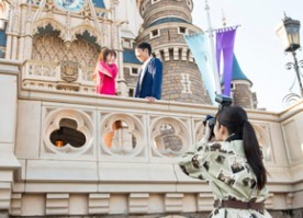 "Hurry Up! Capture Magical Moments with Professional Photographers at TDL - 'Disney Photo Tour' Available Until December 25th!"にて紹介している画像