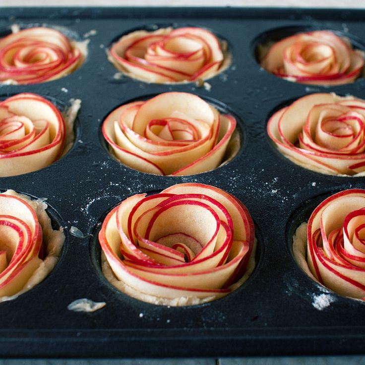 The Most Romantic Way to Eat an Apple: Let's Make Rose-Shaped Apple Pie! ❤️にて紹介している画像