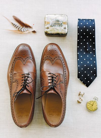 So Lovey-Dovey It's Envy-Inducing♡ A Wonderful Touch: Grooms Wearing Something Blue Together!にて紹介している画像