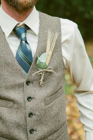 So Lovey-Dovey It's Envy-Inducing♡ A Wonderful Touch: Grooms Wearing Something Blue Together!にて紹介している画像