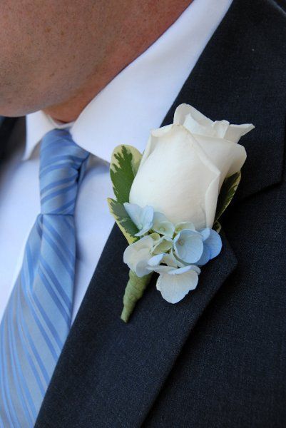 So Lovey-Dovey It's Envy-Inducing♡ A Wonderful Touch: Grooms Wearing Something Blue Together!にて紹介している画像