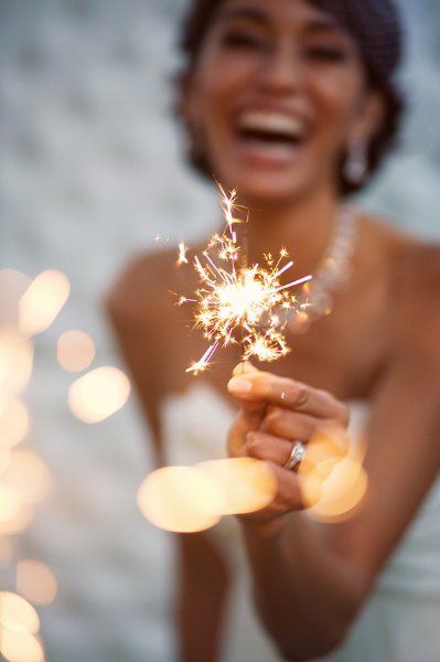 こんなポーズも素敵です♡「花嫁さんだけカメラ目線ショット」の撮影パターンまとめ*にて紹介している画像