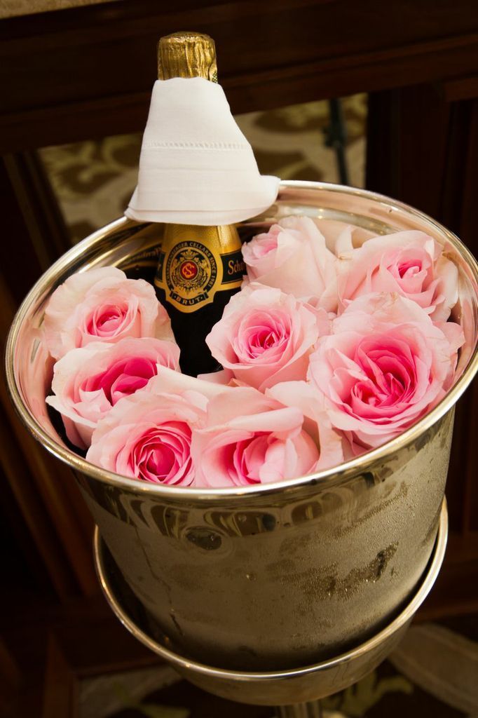 Essential Items for a Gorgeous Table: Stylish Wine Cooler Ideas ♡にて紹介している画像