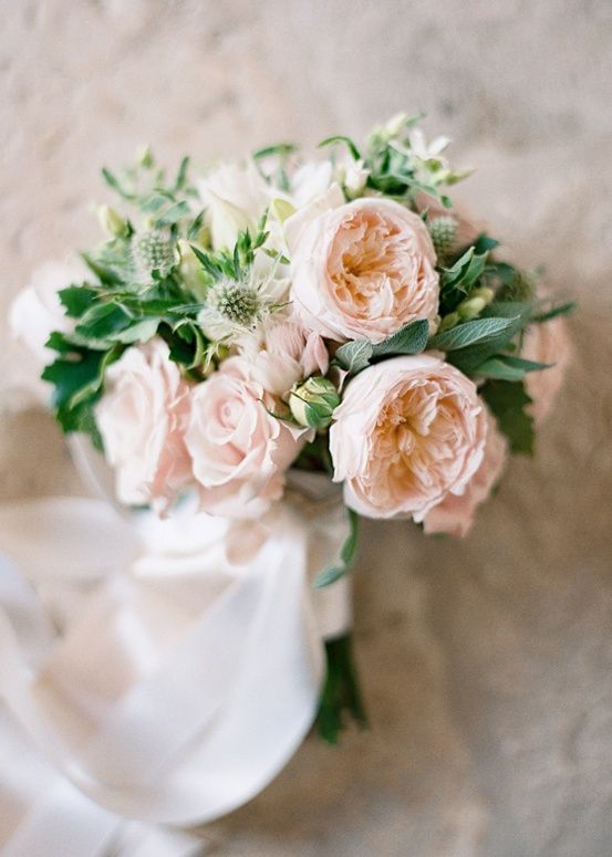 Tips for Matching Your Bouquet to Your Dress: A Collection of the Best Coordinations! ♡にて紹介している画像