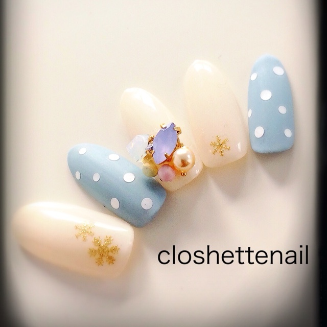 "Enchanting Spells for Eternal Happiness: Something Blue Bridal Nail Catalog"にて紹介している画像
