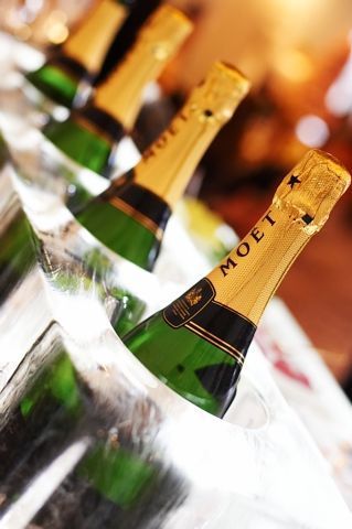 Essential Items for a Gorgeous Table: Stylish Wine Cooler Ideas ♡にて紹介している画像