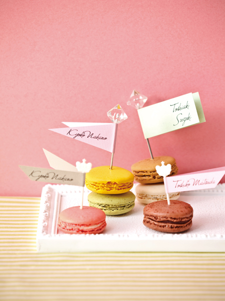 〔DIY〕先輩花嫁さんに学ぶ！インスタで見つけた可愛すぎる手作り席札アイデア10選♡にて紹介している画像