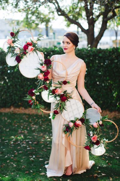 "Round and Adorable: Did You Know 'Embroidered Frames' Play a Vital Role in Weddings?"にて紹介している画像