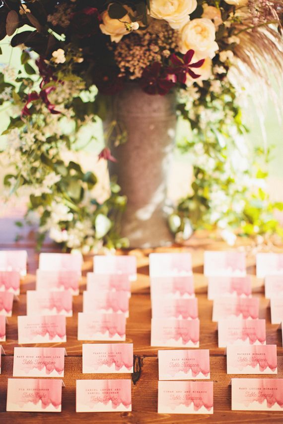 Falling in Love with Gradients: A Collection of Wedding Ideas Inspired by Ombré ♡にて紹介している画像