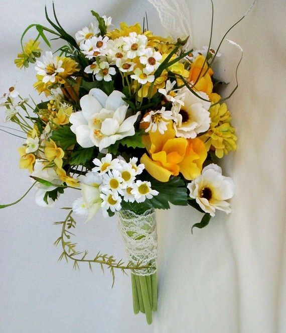 花言葉は『真実の愛』♡ホワイト×イエローが可愛すぎる“マーガレット”のブーケ13選＊にて紹介している画像