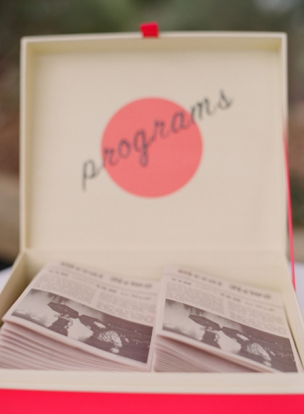 "Unveiling Love Stories and Romantic Tales: The Exciting 'Bridal Newspaper' from the Couple for Guests!"にて紹介している画像