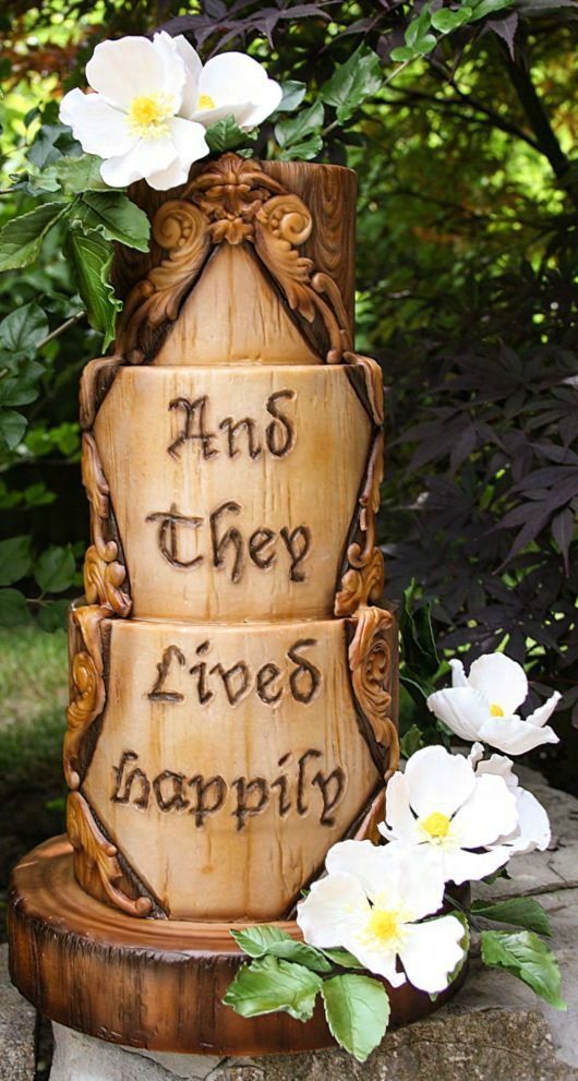 "Unseen Designs! A Collection of 'Stump Cake' Designs Perfect for a Cozy Natural Wedding"にて紹介している画像