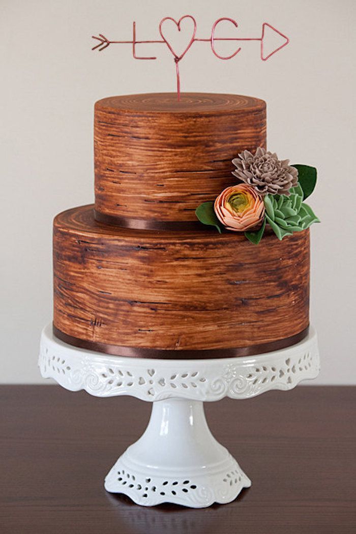 "Unseen Designs! A Collection of 'Stump Cake' Designs Perfect for a Cozy Natural Wedding"にて紹介している画像