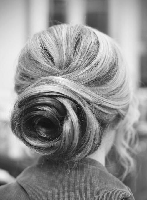 Creating Roses with Hair! A Gorgeous and Cute Hairstyle Arrangement ♡にて紹介している画像