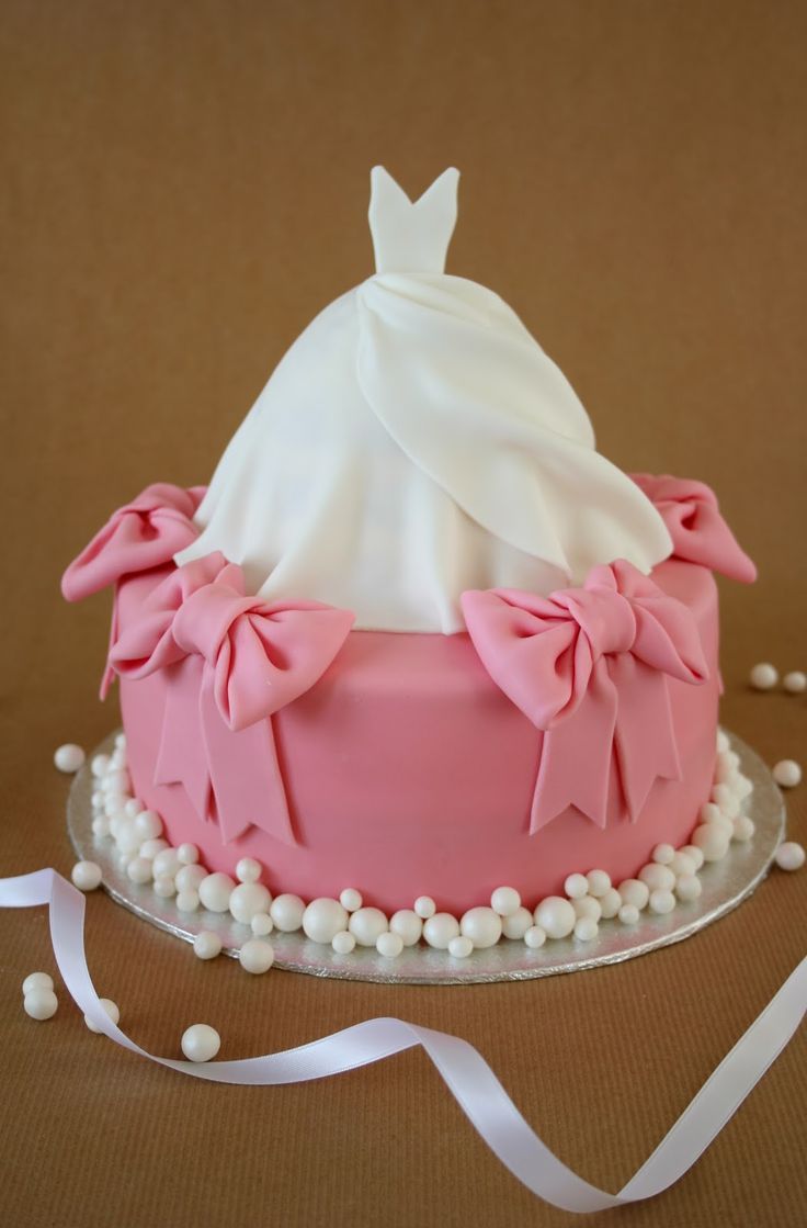 The Ultimate Surprise! A Gorgeous Dress-Inspired Cake♡にて紹介している画像