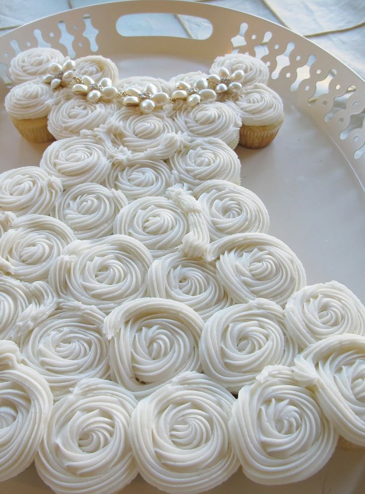 The Ultimate Surprise! A Gorgeous Dress-Inspired Cake♡にて紹介している画像