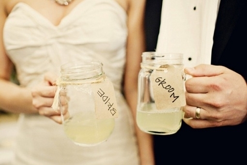 Cute Wedding Ideas Using Mason Jars Available at 100 Yen Shops ♡にて紹介している画像
