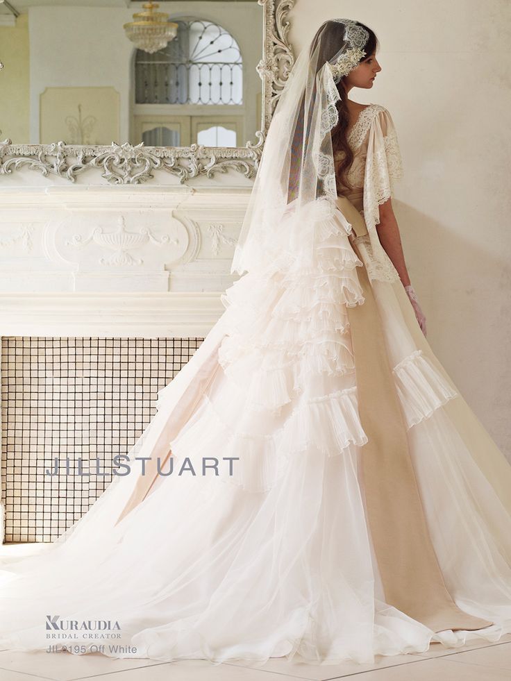 可憐で可愛い♡ヴィンテージロマンスなジルスチュアートの純白ウェディングドレスまとめ＊にて紹介している画像