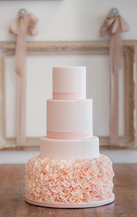 The Ultimate Surprise! A Gorgeous Dress-Inspired Cake♡にて紹介している画像