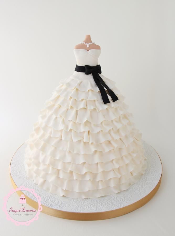 The Ultimate Surprise! A Gorgeous Dress-Inspired Cake♡にて紹介している画像