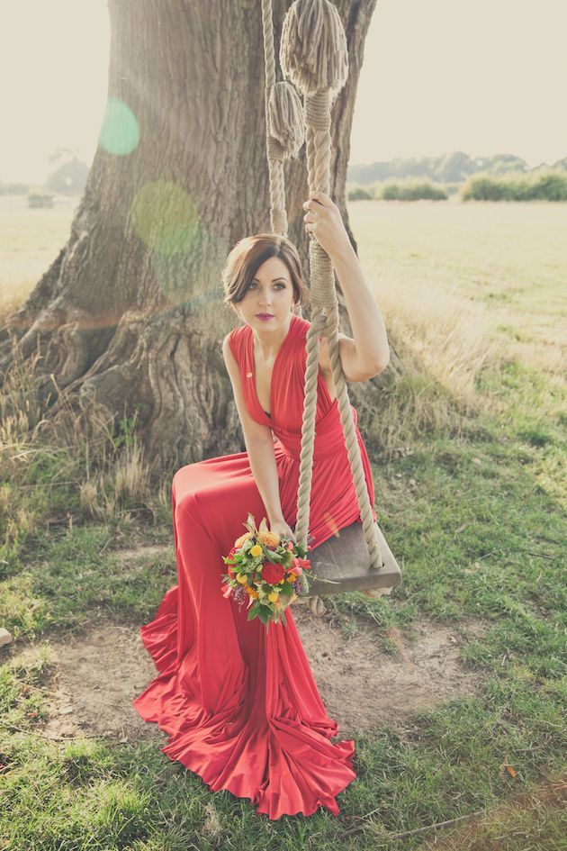 Heart-Stopping in a Bright Red Dress: A Stunning Collection of Brides in REDにて紹介している画像