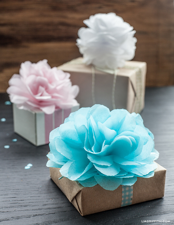 Affordable, Easy, and Cute DIY: Stylish Ways to Use Paper Flowers for Your Wedding ♡にて紹介している画像