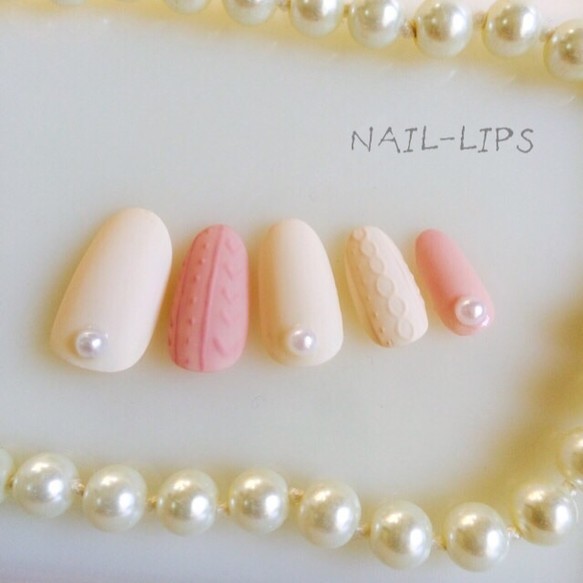 花嫁にもゲストにもぴったり♡冬の結婚式にオススメのネイルデザインまとめ＊にて紹介している画像