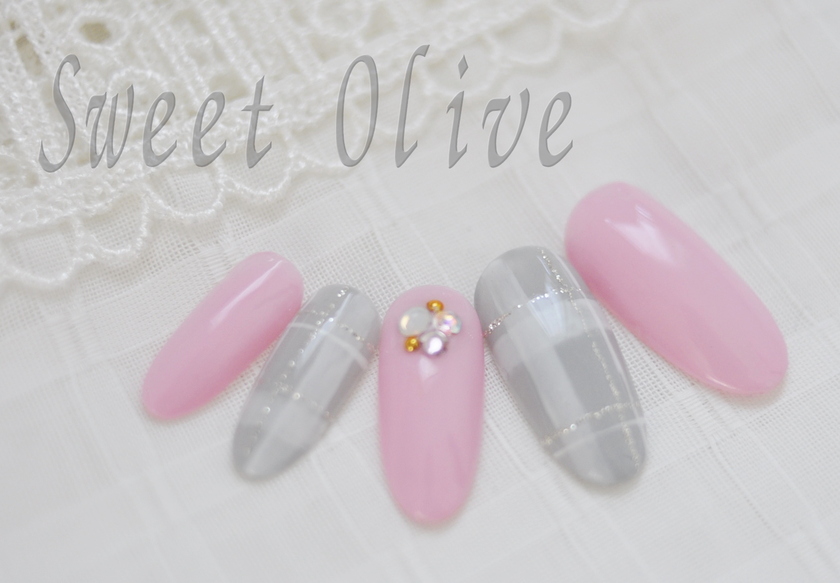 花嫁にもゲストにもぴったり♡冬の結婚式にオススメのネイルデザインまとめ＊にて紹介している画像