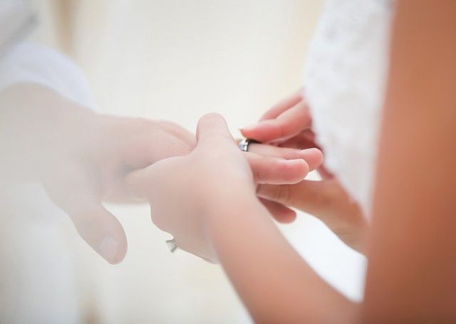 花嫁にもゲストにもぴったり♡冬の結婚式にオススメのネイルデザインまとめ＊にて紹介している画像