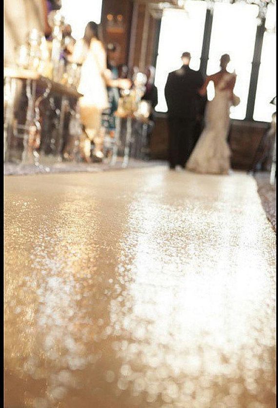 憧れの瞬間♡バージンロードの素敵な意味を知って、もっと結婚式で感動しましょ＊にて紹介している画像