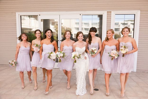 花嫁もブライズメイドも♡ラプンツェルみたいなラベンダーカラーが可愛いドレスをあつめましたにて紹介している画像