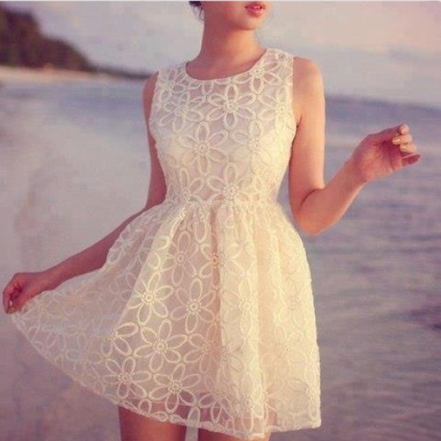 A Must-See for Guests! Fashion Tips for Attending a Resort Wedding ♡にて紹介している画像