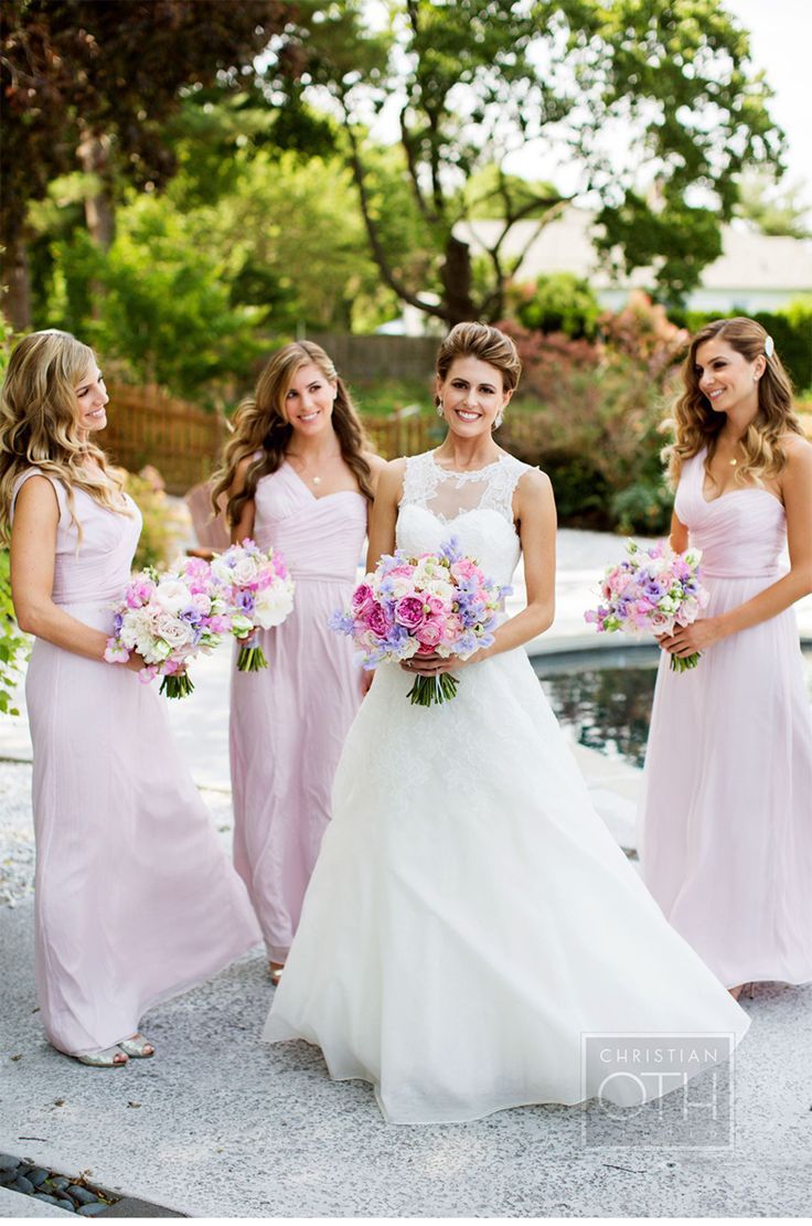 花嫁もブライズメイドも♡ラプンツェルみたいなラベンダーカラーが可愛いドレスをあつめましたにて紹介している画像