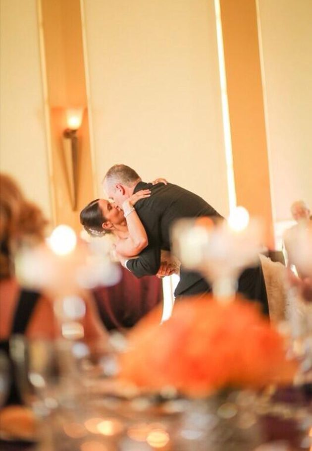 Touching Moments: The Magical First Dance Hand in Hand ❤️にて紹介している画像