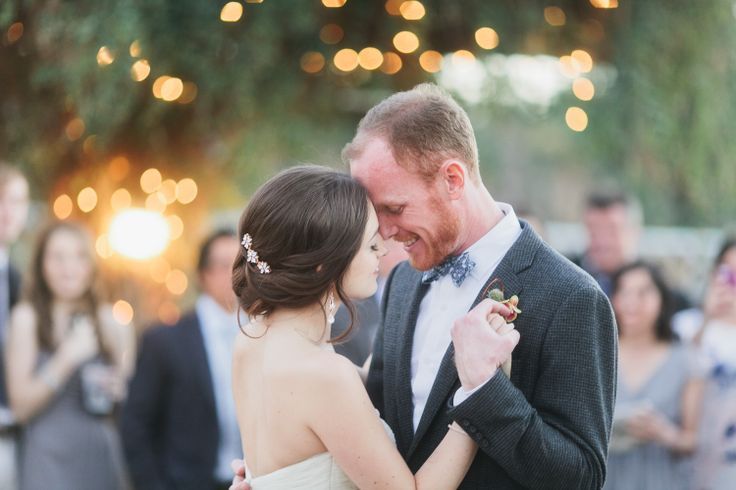 Touching Moments: The Magical First Dance Hand in Hand ❤️にて紹介している画像