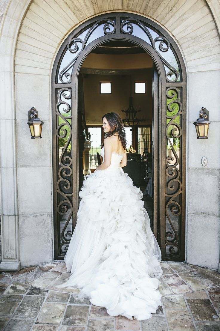 華やか、ご指名NO.1♡ヴェラ・ウォンのふわふわお花畑ドレス『ヘイリー』が可愛すぎ＊*にて紹介している画像