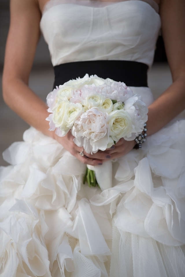 華やか、ご指名NO.1♡ヴェラ・ウォンのふわふわお花畑ドレス『ヘイリー』が可愛すぎ＊*にて紹介している画像