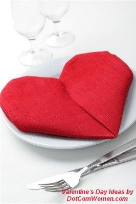 ゲストテーブルの華やかさ、ぐんとアップ♡おしゃれで可愛い「ナプキンの折り方」まとめ＊にて紹介している画像