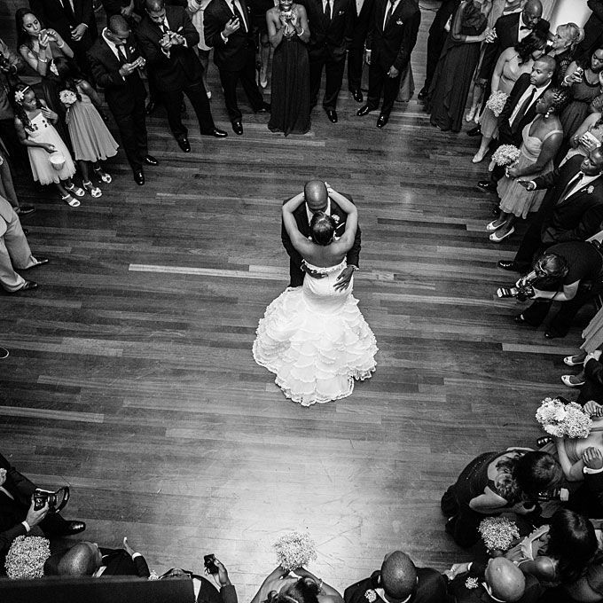 Touching Moments: The Magical First Dance Hand in Hand ❤️にて紹介している画像