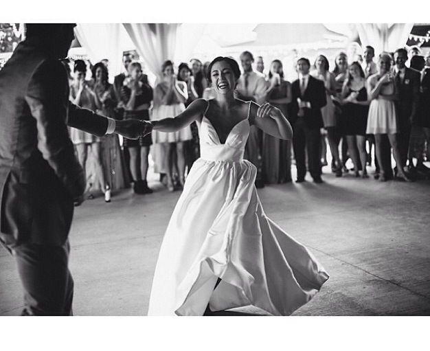 Touching Moments: The Magical First Dance Hand in Hand ❤️にて紹介している画像