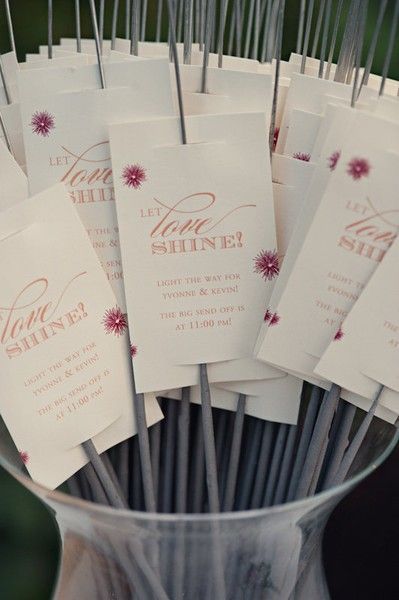 A Shower of Blessings: The Perfect Fireworks Display for Night Weddings, Popular Overseas!にて紹介している画像